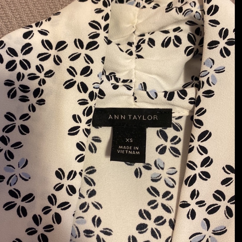 Set of 3 Ann Taylor tops XS - Picture 4 of 9